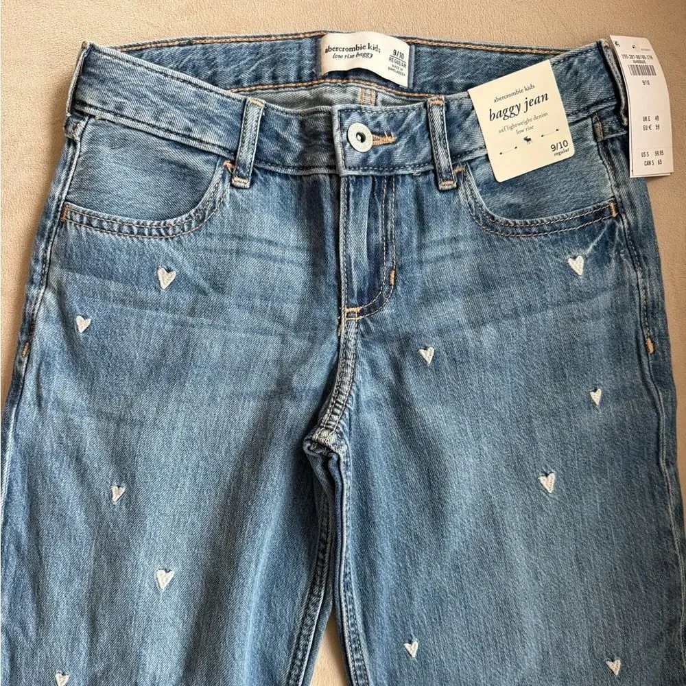 NWT Abercrombie Kids Low Rise Baggy jeans. Medium Wash with Hearts. Size 9/10 - Picture 4 of 10